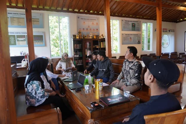 Suasana sekretariat lembaga