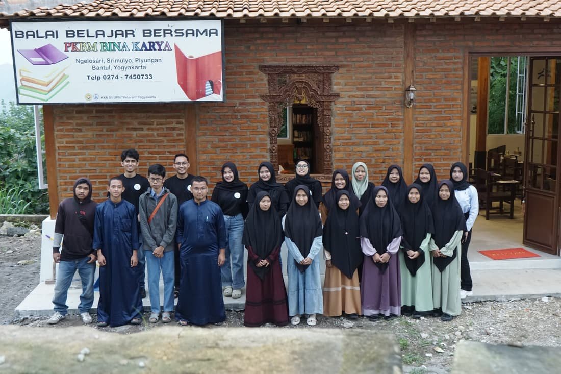 Kegiatan belajar warga belajar PKBM Bina Karya